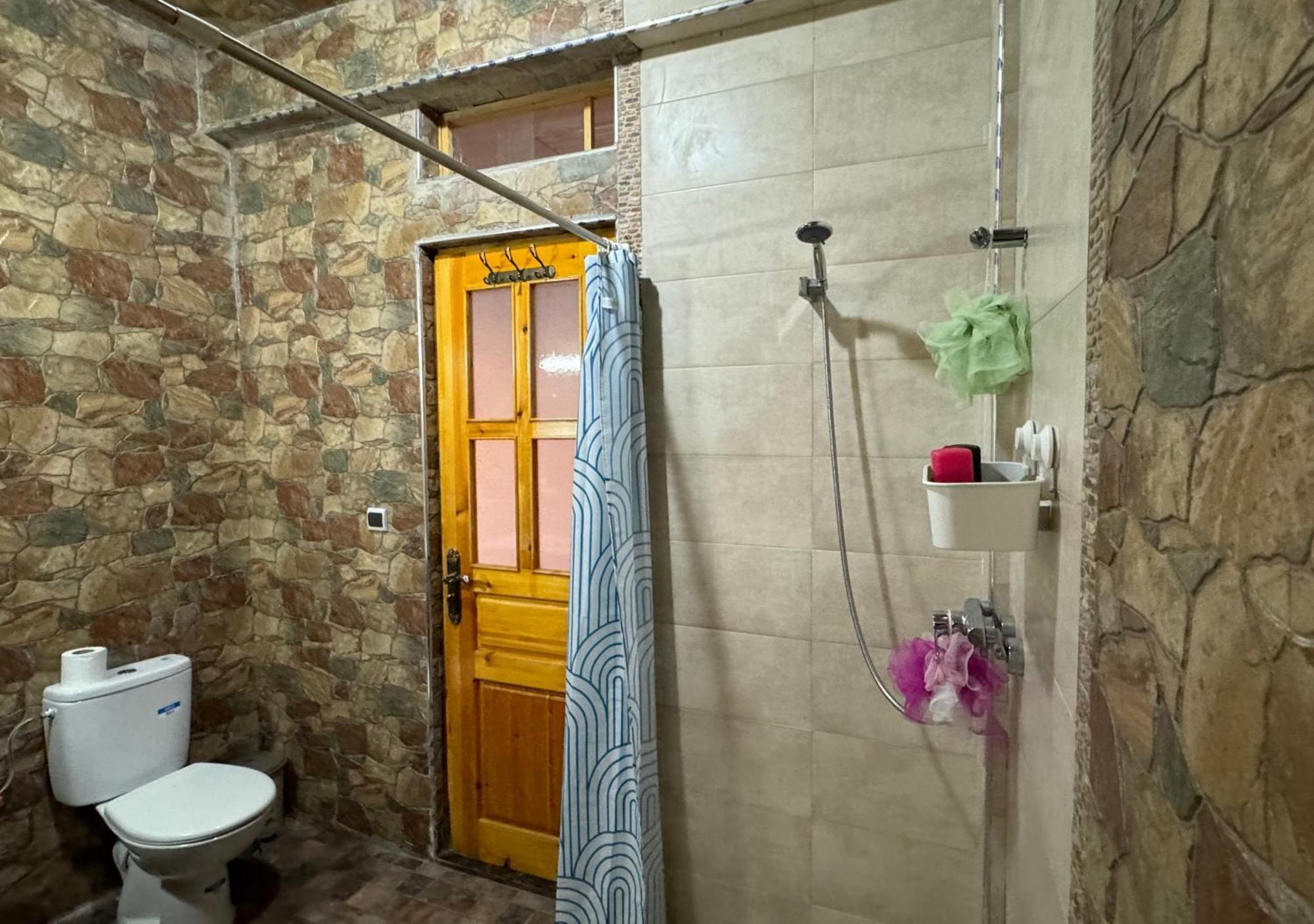 Apparemment Spacieux Et Ensoleille A Apartment *