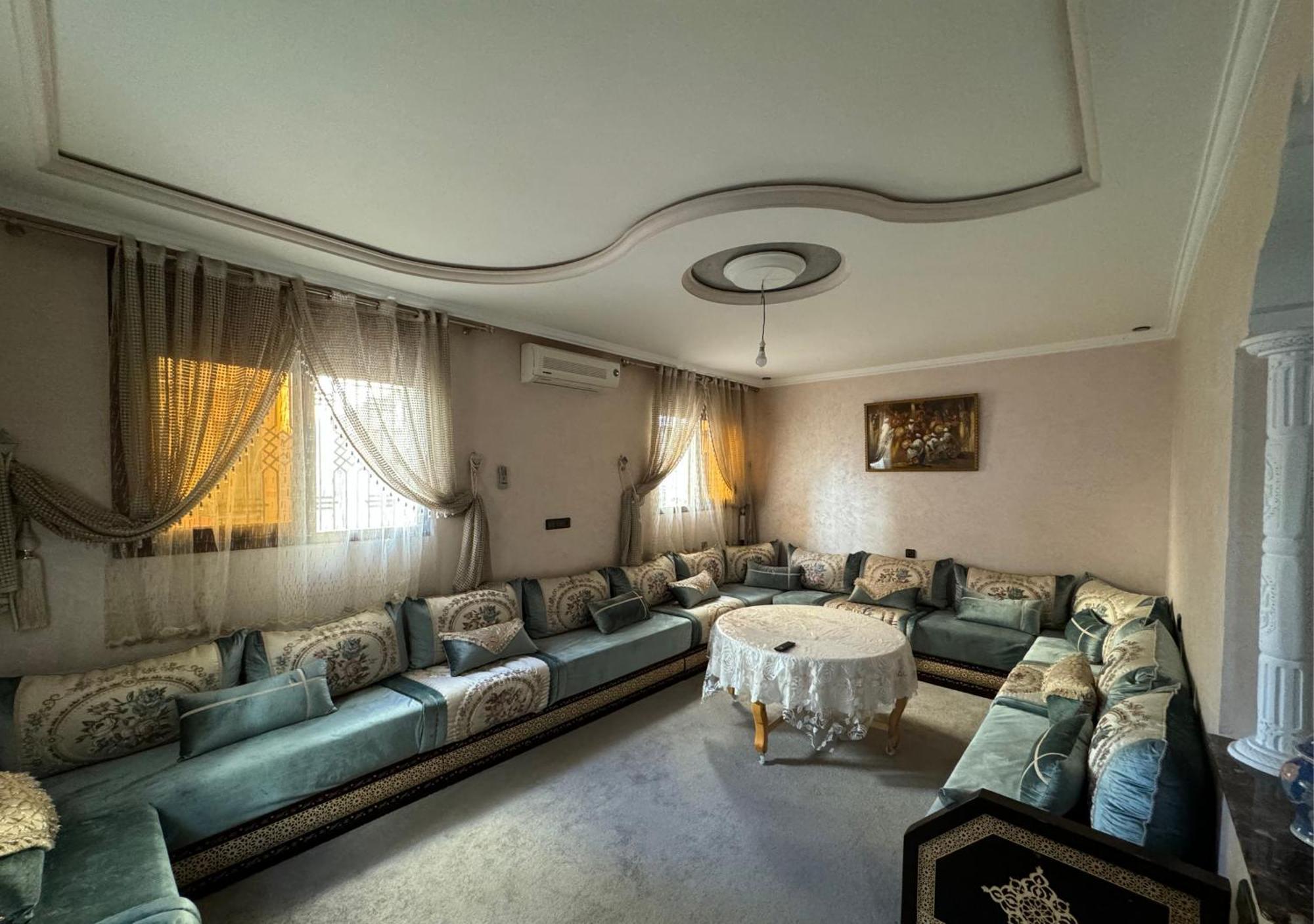 Apparemment Spacieux Et Ensoleille A Apartment *